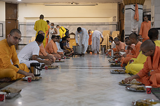Sadhu Bhojan 4